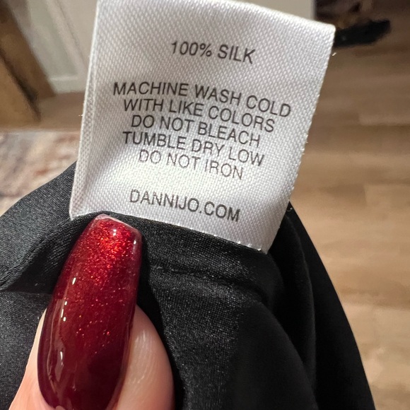 DANNIJO Black Satin Garment - Picture 6 of 6